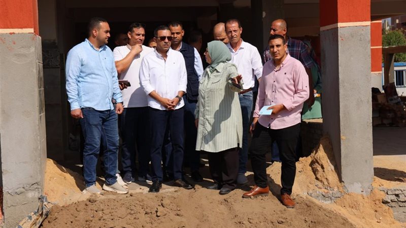 المحافظ اثناء المتابعات