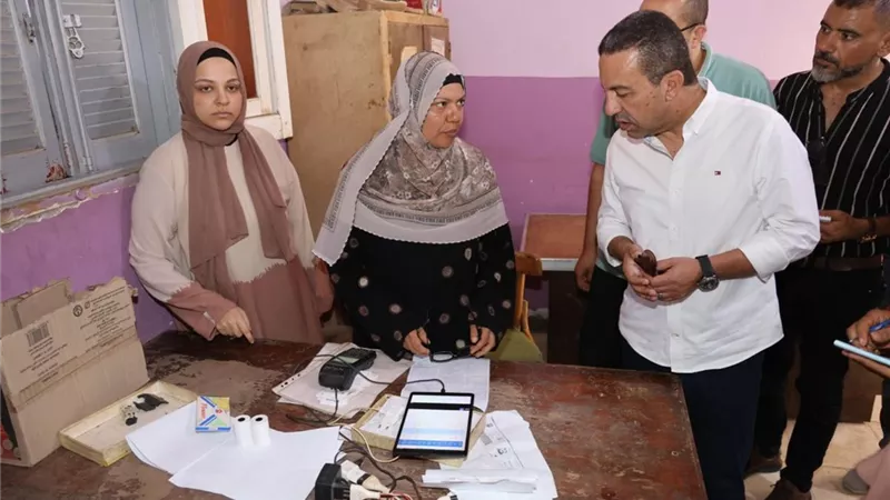 محافظ المنوفية يفاجئ الجمعية الزراعية بطوخ طنبشا.. ويوجه بزيادة حصة أسمدة إضافية للمزارعين