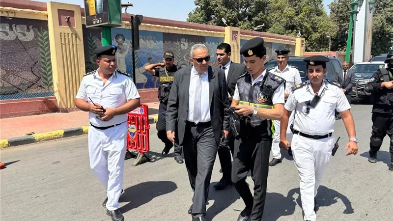 حازم زين يعيد الانضباط إلى شوارع أسيوط.. حملات أمنية مكثفة لرفع الإشغالات