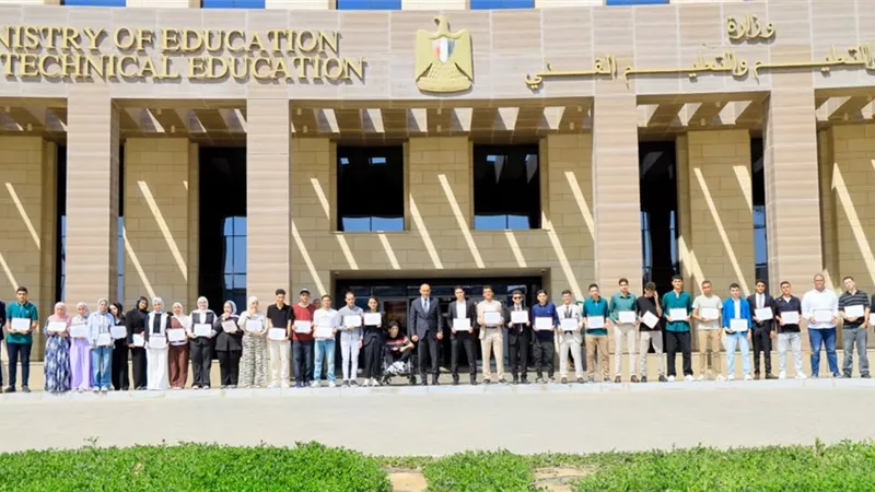 أوائل الثانوية العامة يروون لـ«بلدنا اليوم» كواليس رحلة النجاح.. أحمد الأول للمكفوفين: أخي ضحى بتعليمه عشاني.. محمد الثالث: والدي قدوتي.. وروان الأولى أدبي: التعليم المصري «لا يُعلى عليه»