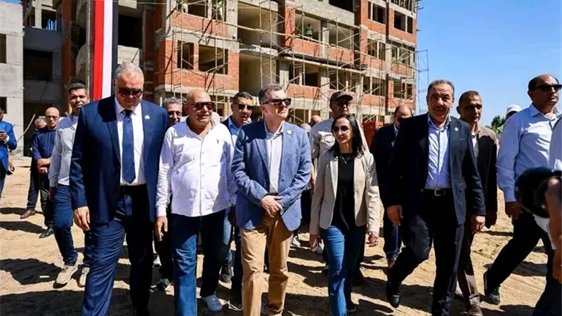 وزير التخطيط ومحافظ البحيرة يتفقدان إنشاء المدرسة المصرية اليابانية بدمنهور ضمن خطة تطوير التعليم