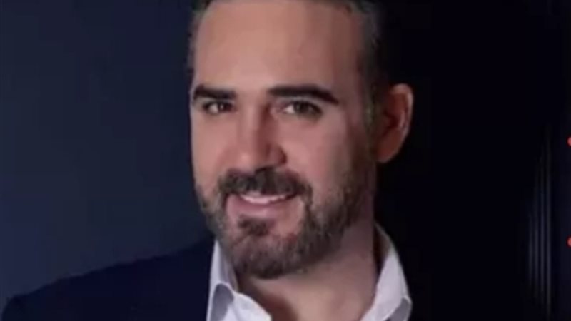 مفاجأة جديدة من وائل