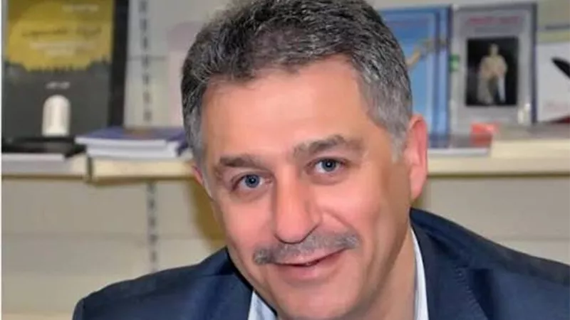 نقل السفير أشرف دبور للمستشفى بعد تدهور حالته إثر توقيفه بتهم فساد