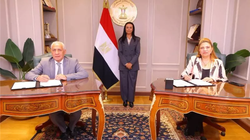 الهيئة القبطية الإنجيلية توقع عقد تمويل لمشروعات متناهية الصغر