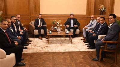 وزير الشباب يبحث مع محافظ جنوب سيناء تطوير المنشآت الرياضية