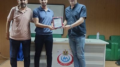 تكريم نائب مدير بنك الدم بكفر الشيخ تقديرًا لجهوده في خدمة المرضى