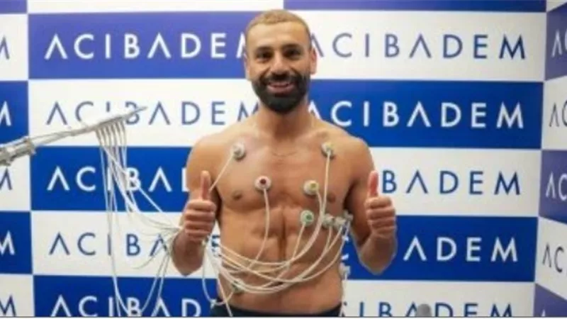محمد صلاح يجتاز الكشف الطبي تمهيدا لانتقاله إلى طرابزون التركي
