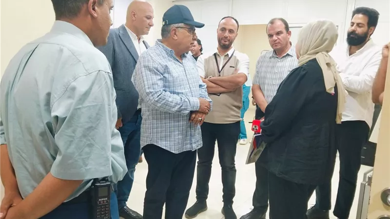 محافظ الدقهلية في زيارة مفاجئة لمركز أورام ميت غمر.. إشادة بالأداء وتكريم لمديرة المركز