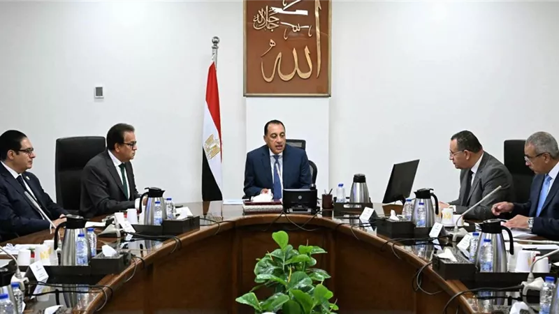 رئيس الوزراء يتابع مستجدات تشغيل مستشفى 500500