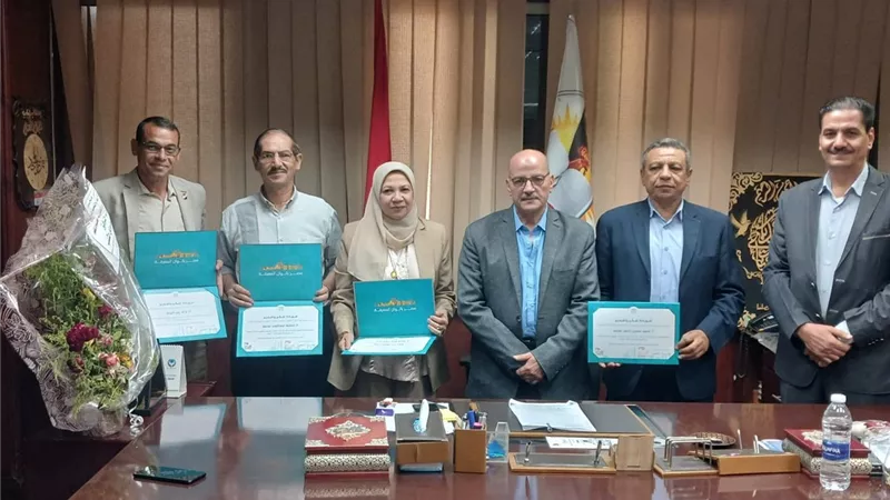 مدير تعليم سوهاج يكرم لجنة تحكيم «المشروع الوطني للقراءة»