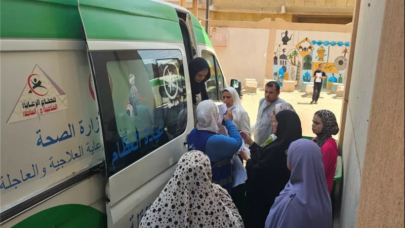 محافظ الغربية: علاج 1578 مواطنا فى القافلة الطبية بكفر ششتا بزفتي