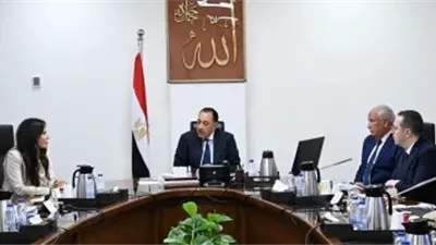 مدبولي يتابع مشروعات تطوير الساحل الشمالي الغربي بمطروح وملف تقنين الأراضي