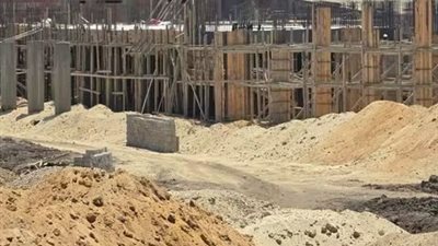 محافظ الجيزة يتفقد مشروع مجمع مدارس كعابيش بالهرم لتخفيض الكثافات الطلابية