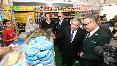 «السوق الحضاري» بميت غمر.. سلع بأسعار مخفضة ومواجهة عملية لغلاء الأسعار