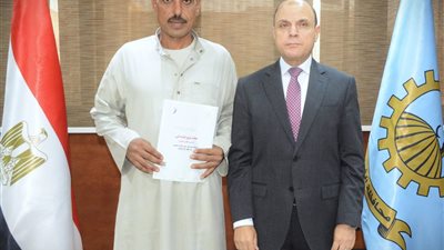 محافظ الغربية يُسلّم 5 عقود تقنين لأراضي أملاك الدولة