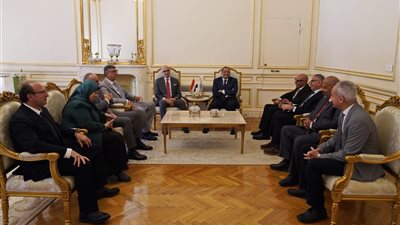 جامعة عين شمس والمصرية للاتصالات توقعان بروتوكول لتشغيل منصة الذكاء الاصطناعي 