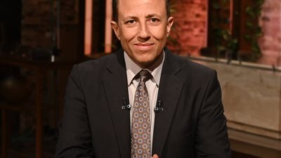 «الجنيه مش في أمان.. لكنه بقى أذكى في مواجهة الصدمات».. وليد جاب الله: الاقتصاد المصري خرج من الأزمات أم أتقن إدارتها؟