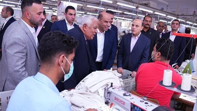 وزير العمل ومحافظ الغربية يتفقدان مصانع الغزل والنسيج بالمحلة الكبرى