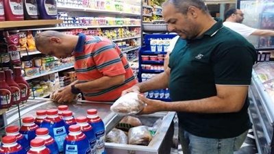 حملات تموينية لضبط الأسواق والمخابز البلدى ببني مزار المنيا 