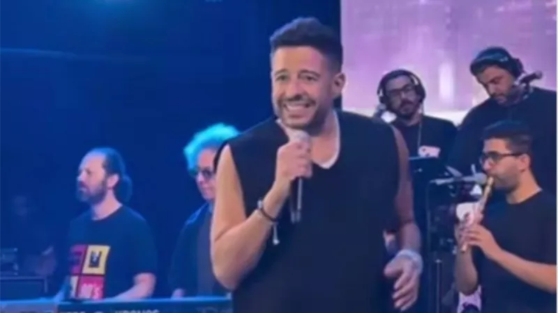 محمد حماقي يستعد لإحياء حفل غنائي في العلمين الليلة