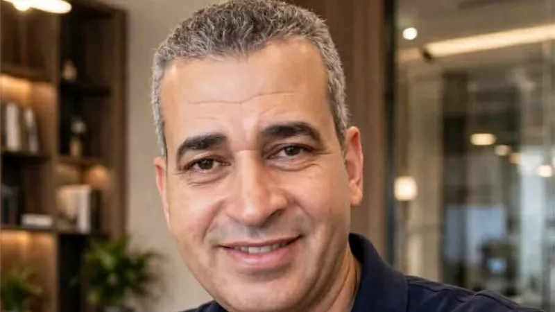 طاهر إدريس يكتب : الرئيس السيسي أنصت لصوت الشجرة قبل أن يعلو صوت المنشار