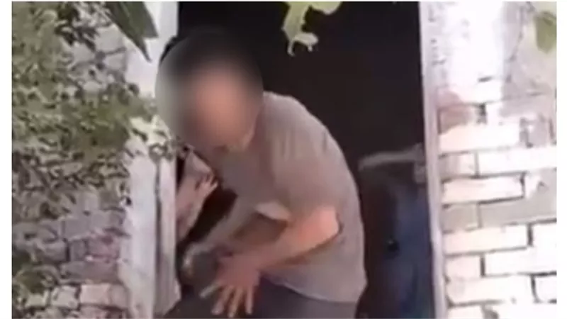 الداخلية تكشف حقيقة فيديو استدراج فتاتين إلى منزل عامل خردة بالغربية