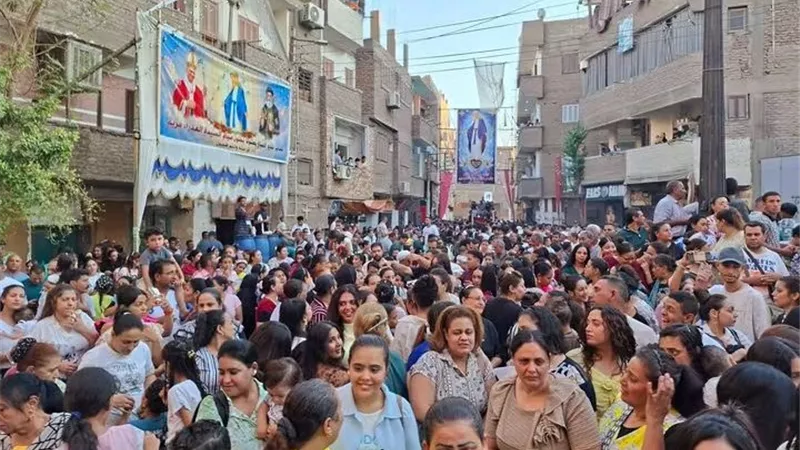 مواكب كرنفالية واستعراضات شعبية تجسد بهجة الاحتفالات بمولد السيدة العذراء