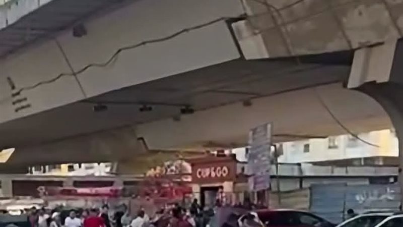  سقوط جزء معدني من
