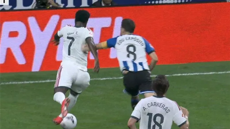 إيتورالدي يحسم الجدل حول ركلة جزاء ريال مدريد أمام إسبانيول