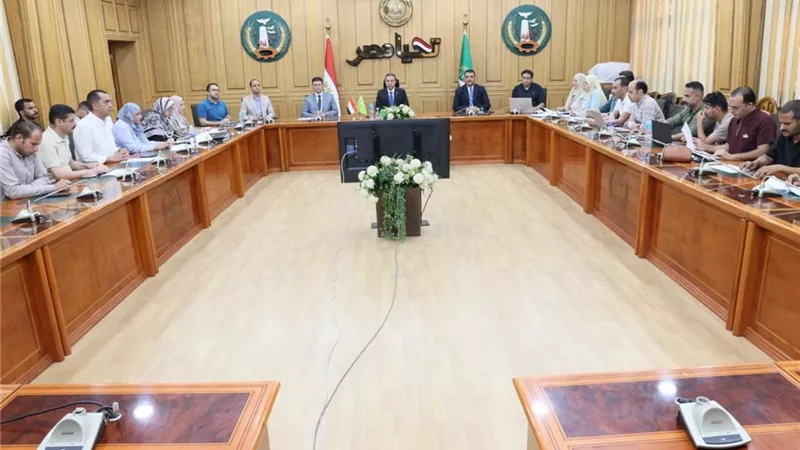 محافظ المنوفية يتابع الخطة الاستثمارية وملفات العمل الحيوية.. ويوجه بسرعة الإنجاز ومحاسبة المقصرين