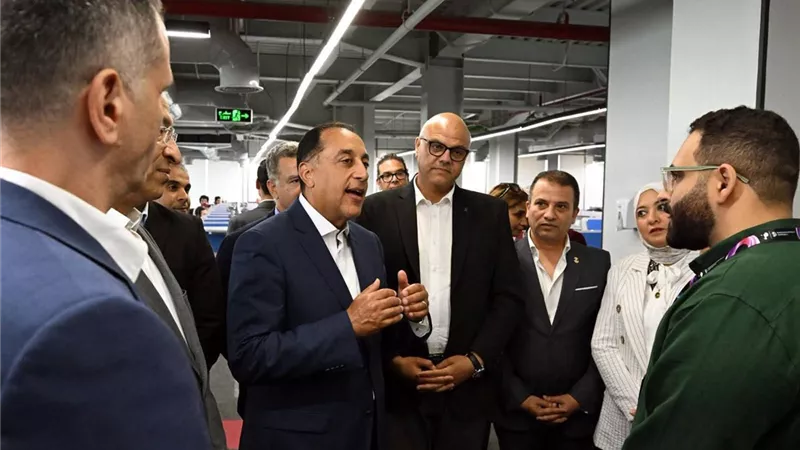 مدبولي يتفقد «تيلي بيرفورمانس» بالإسكندرية.. الشركة توفر 26.8 ألف فرصة عمل وتستهدف إضافة 18 ألف وظيفة جديدة خلال 4 سنوات