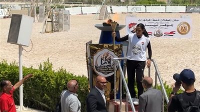 وزير الرياضة ومحافظ بورسعيد يشعلان شعلة «المونوريل» استعدادًا لافتتاح أوليمبياد الشركات