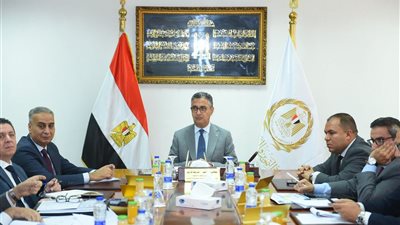 وزير التموين يطلق خطة عاجلة لتنفيذ التكليفات الرئاسية بضبط الأسواق وتوفير 30 سلعة أساسية