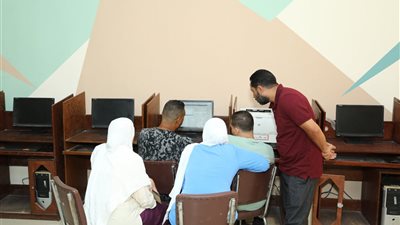  الجامعات تواصل تقديم خدماتها لطلاب المرحلة الثالثة من التنسيق بمراكز الحاسب الآلي