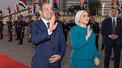 انتصار السيسي ترحب بالرئيس الصيني وزوجته: «من أرض النيل.. أهلا بكم في مصر»