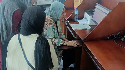 معامل التنسيق بجامعة دمنهور تواصل استقبال طلاب المرحلة الثالثة لتسجيل رغباتهم| صور