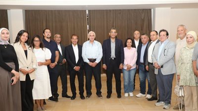 محافظ البحر الأحمر يضع مع مستثمري مرسى علم رؤية جديدة لتعزيز التنمية السياحية