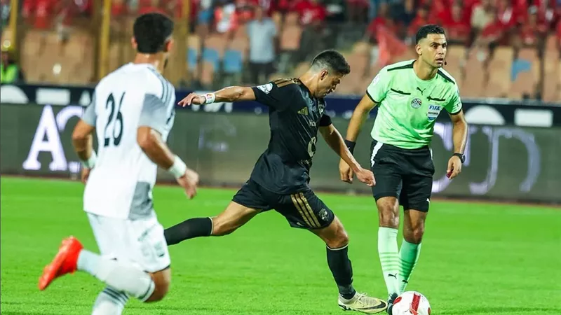 الأهلي يحسم مواجهة زد بثنائية ويواصل انطلاقته القوية في الدوري
