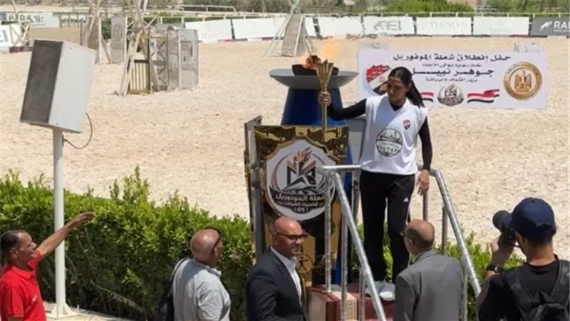 وزير الرياضة ومحافظ بورسعيد يشعلان شعلة «المونوريل» استعدادًا لافتتاح أوليمبياد الشركات