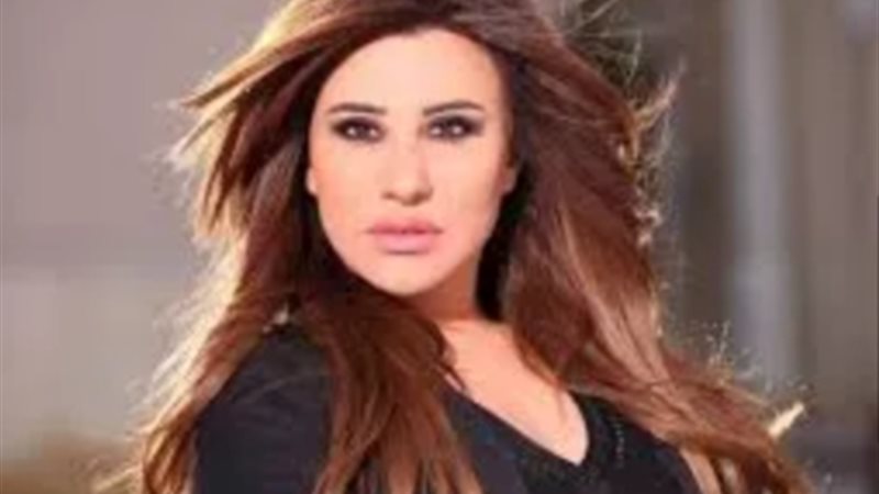 نجوى كرم تتجاهل الجدل