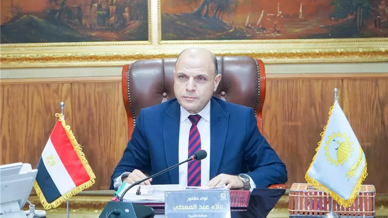 محافظ الغربية وقيادات وزارة الزراعة يبحثون دعم مزارعي ومصنعي الكتان