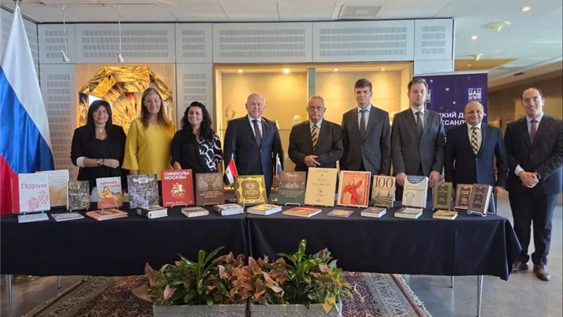 150 كتابًا إهداء من المركز الثقافي الروسي إلى مكتبة الإسكندرية