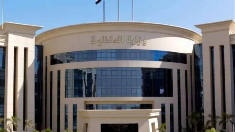 بسبب «الفلوس».. شقيقان يعتديان على والدتهما داخل منزلها بالقاهرة