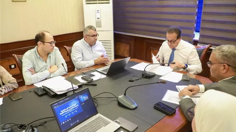  وزير الصحة يتابع تنفيذ خطط تطوير وإنشاء منشآت التأمين الصحي الشامل بالمرحلة الثانية