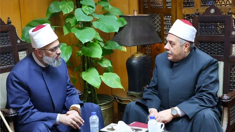 الأزهر يبحث مع مفتي جنوب أفريقيا تعزيز التعاون وزيادة المنح الدراسية للطلاب الوافدين