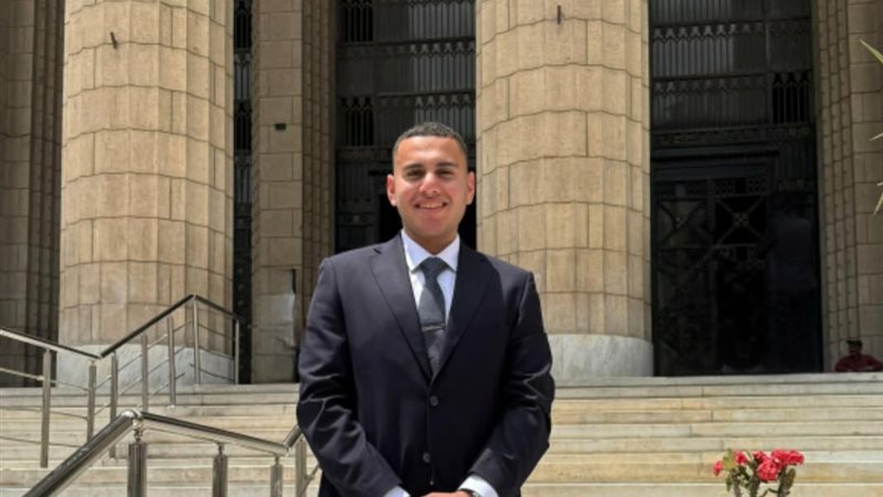 الكاتب الصحفي احمد