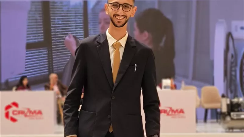 طالب بجامعة الجلالة يحصد المركز الأول في مسابقة الذكاء الاصطناعي في مؤتمر EDSIC 2026