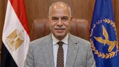 ضبط الشاب الذي أتلف مرآة القطار وألقاها من النافذة.. اللواء رأفت الشرقاوي يوجه رسالة هامة 