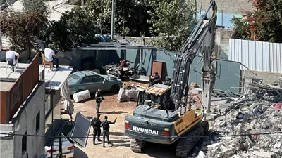 الاحتلال يجبر فلسطينيا على هدم منشآته التجارية في القدس
