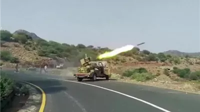 الحوثيون يعلنون استهداف قاعدة جوية في السعودية.. والجيش اليمني يتقدم في تعز